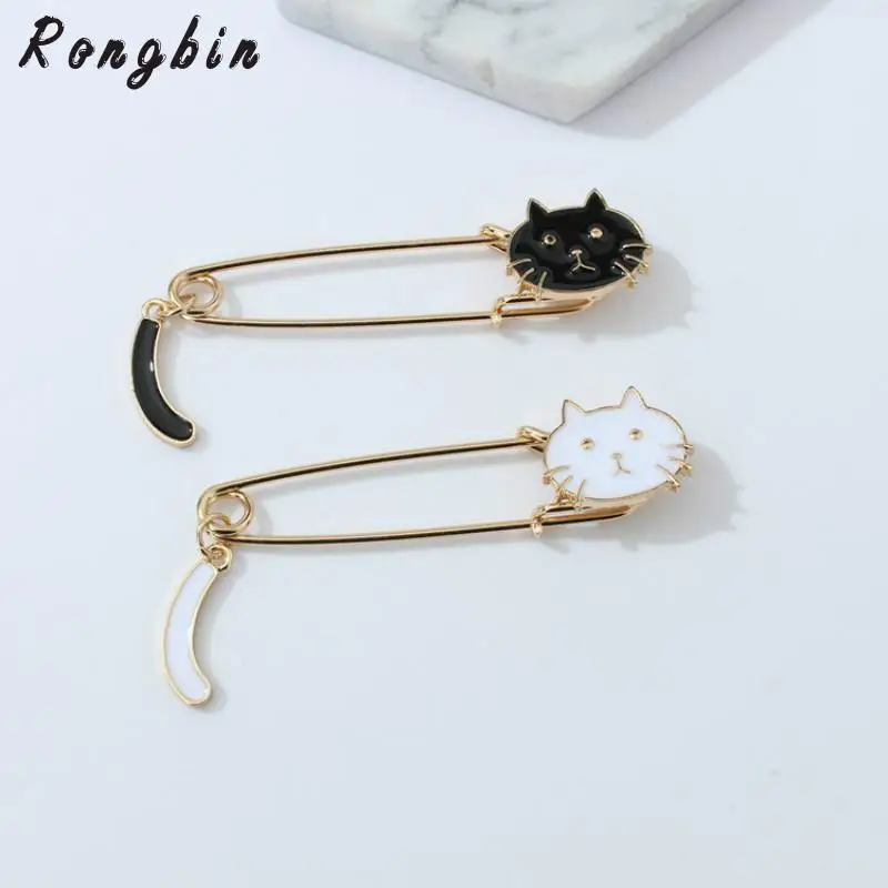 

Lovely White Black Cats Oil Drop Exquisite Cat Brooch Pins Cat Wags Its Tail Fashion Clothing Accessories Brooch Factory Direct
