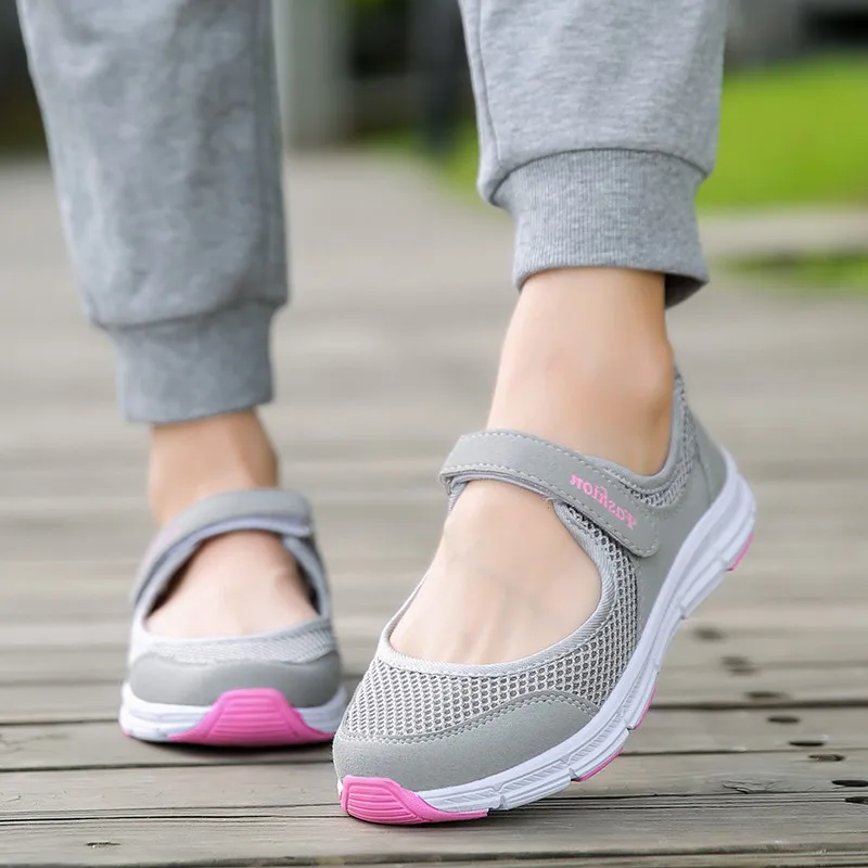 

LAKESHI New Women Vulcanize Shoes Summer Mesh Casual Shoes Women Flat Soft Bottom Sneakers Breathable outdoor Women Shoes 35-43