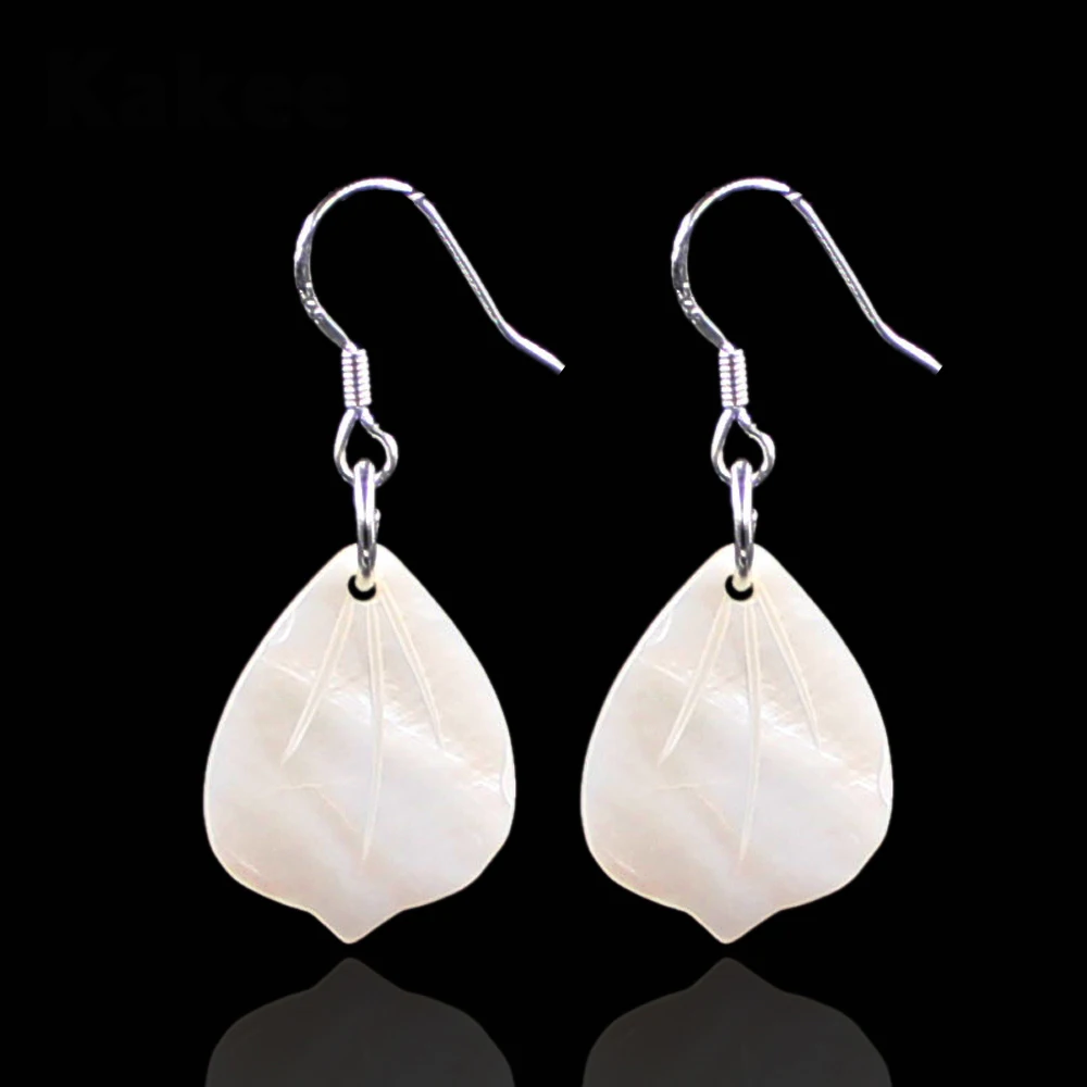 

Kakee Small Natural White Mother of Pearl Shell Earring Carved Water Drop Shape Luxury Leaf Earrings for Woman Fashion Jewelry