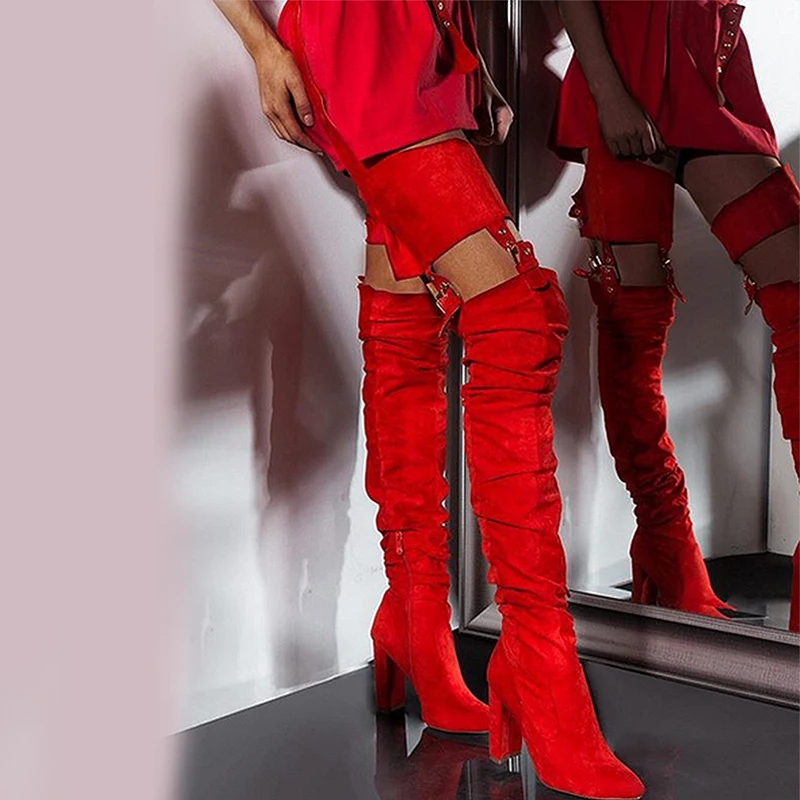 Mcacchi/высокие сапоги из флока в стиле Рианны; модные зимние сапоги выше колена на каблуке; однотонные резиновые сапоги с острым носком на квадратном каблуке и на молнии