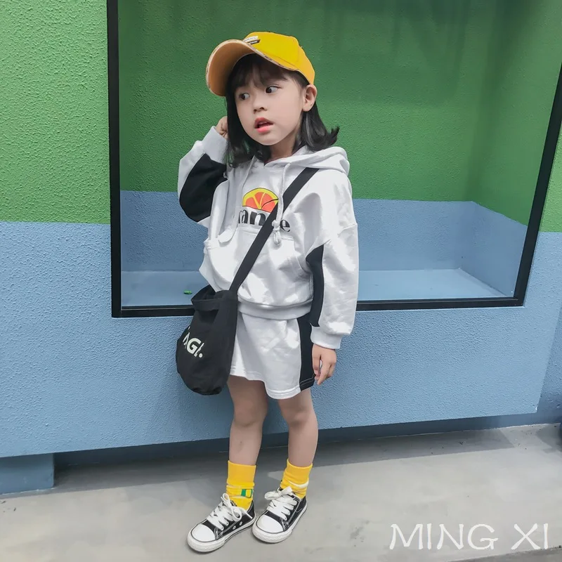 

2018 children's clothing girls sweater suit female cartoon images of girls half-length with skirt two-piece hoodies