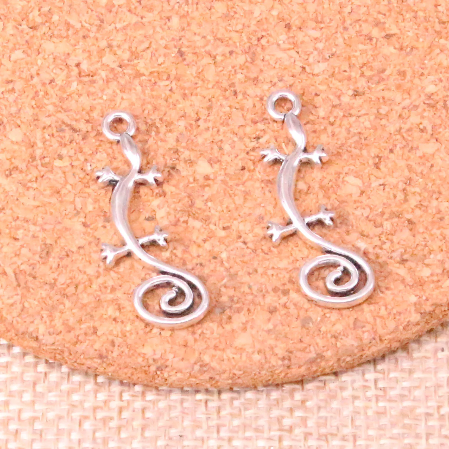 

30pcs Antique Silver Plated gecko house lizard Charms Pendants Fit Jewelry Making Findings Accessories 29*11mm