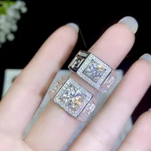 Мужские кольца Moissanite, в настоящее время самые популярные драгоценные камни, имеют высокую твердость, сравнимую с бриллиантами. 925 серебро