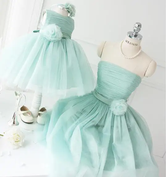

Mommy and Me Clothes Mother Daughter Dresses Wedding Princess Off Shoulder Family Matching Outfits Plus Sizes Party Dresses