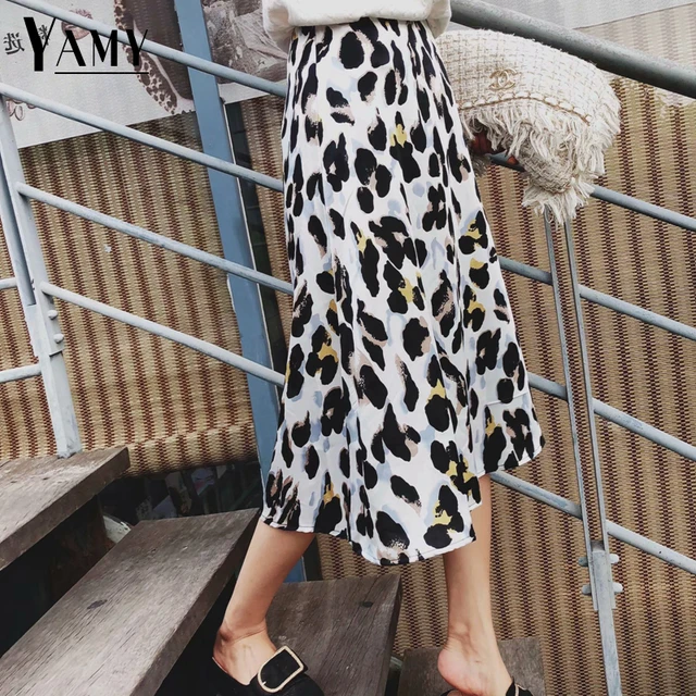 a line leopard print skirt