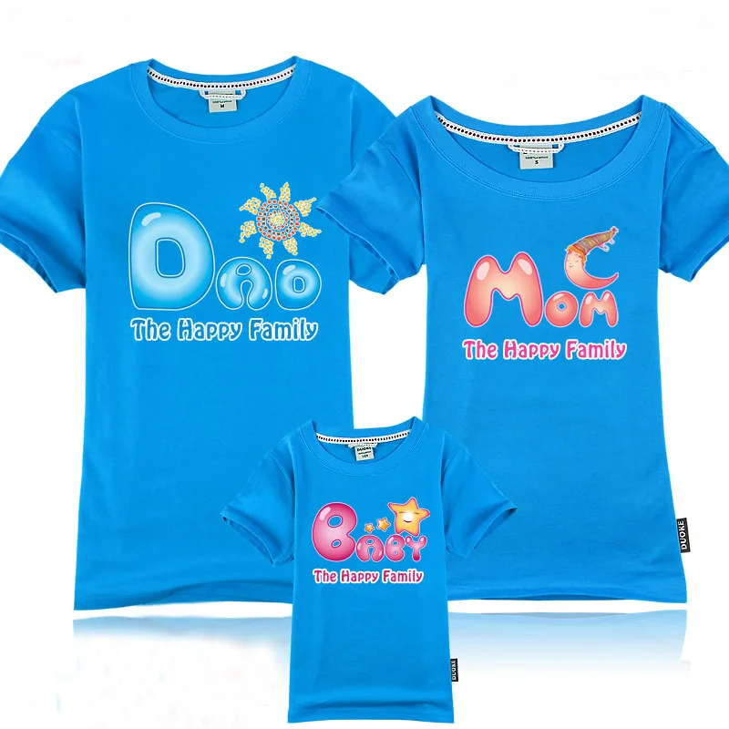 Madre e hija en verano moda casual familia camisetas padre