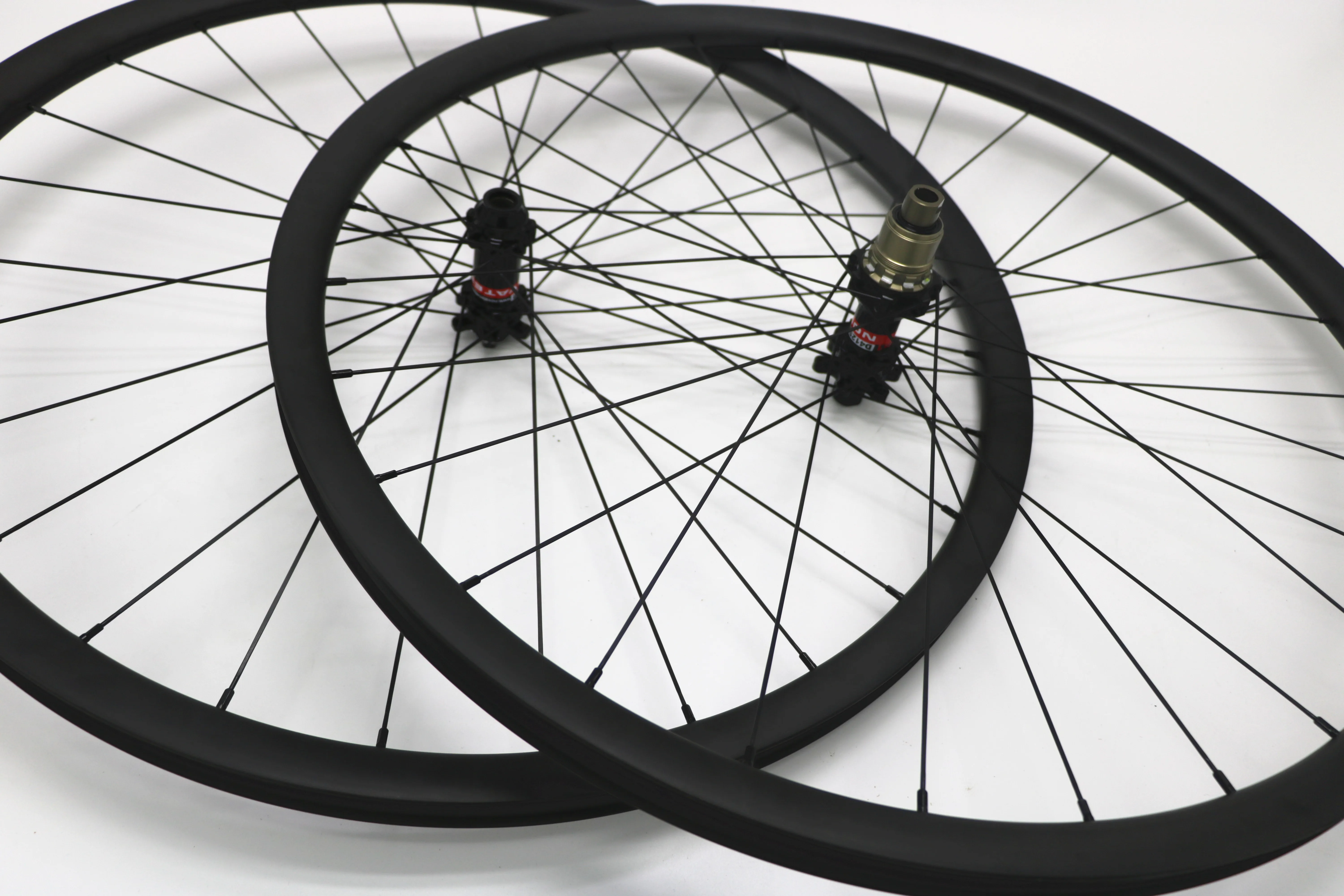 Колеса mtb 29er карбоновые колеса бескамерный супер светильник 1185 г sapim спицы 29