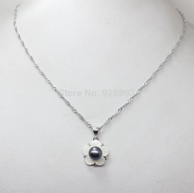 

Wholesale Free P&P****6-7mm Black Pearl White shell Flower Pendant Necklace