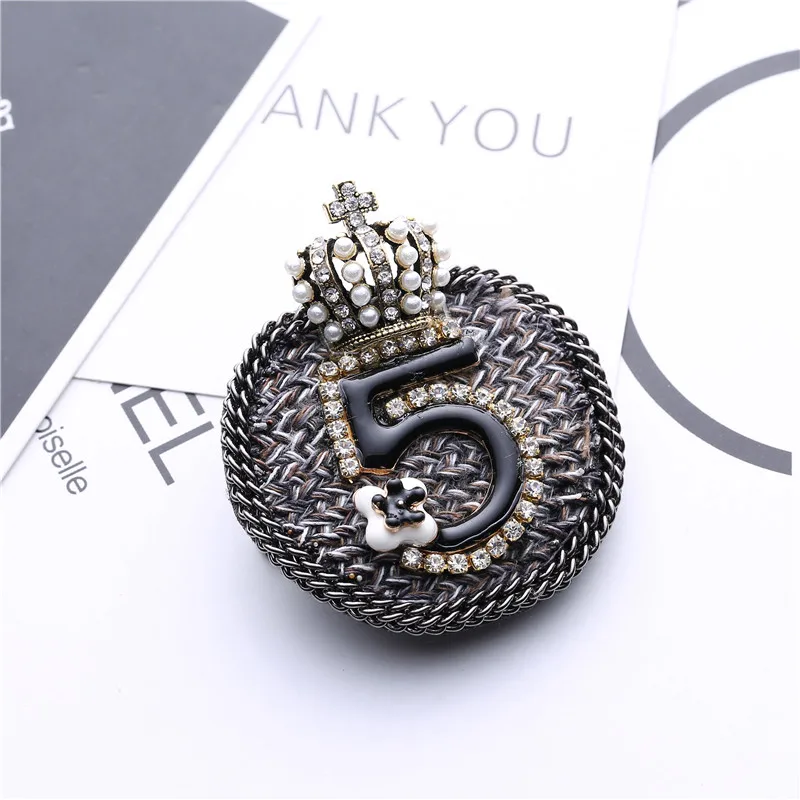 

Crown Letter 5 Brooches Pin for Suit Personality Clothes Camellia Flower Brooch Handbag/Clothes Decoration Pin