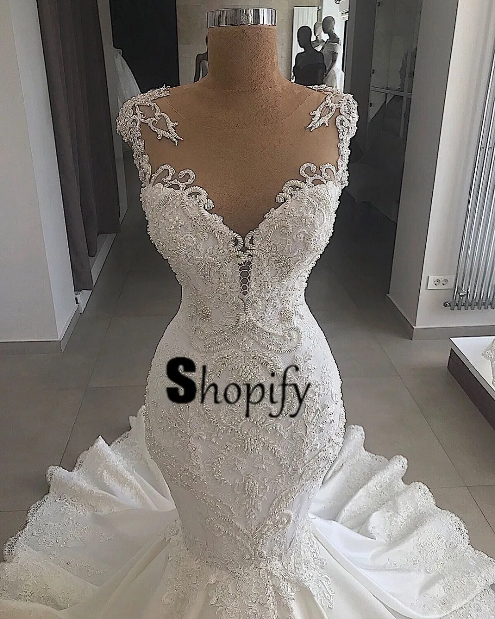 Romantic Mermaid Wedding Dresses 2020 Sexy Sheer Back Beaded Lace Bride Real Saudi Arabia Ivory Wedding Gown Romantic Mermaid Wedding Dresses 2020 Sexy Sheer Back Beaded Lace Bride Real Saudi Arabia Ivory Wedding Gown