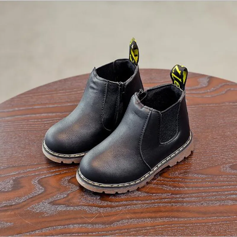 Новые детские ботинки; Плюшевые ботинки в стиле ретро из искусственной кожи для мальчиков; зимние ботинки для девочек в байкерском стиле; резиновые сапоги; водонепроницаемые детские ботинки; Botas - Цвет: black