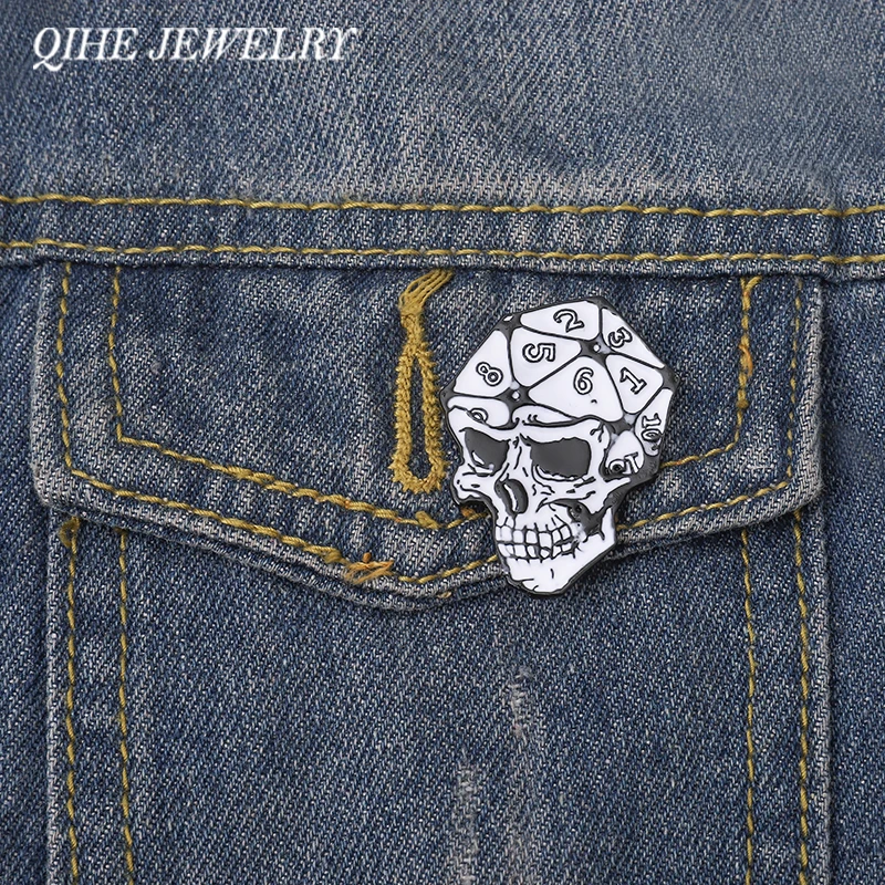 

QIHE JEWELRY Skull D20 Dungeons & Dragons Brooches D & D Badges Tabletop RPG Gaming Dice Jewelry Men's Lapel pin