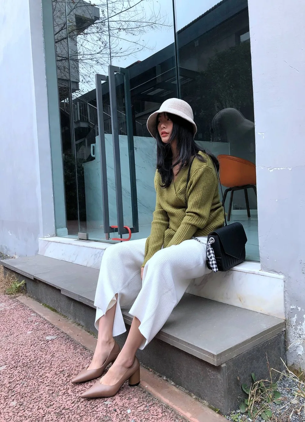 B16