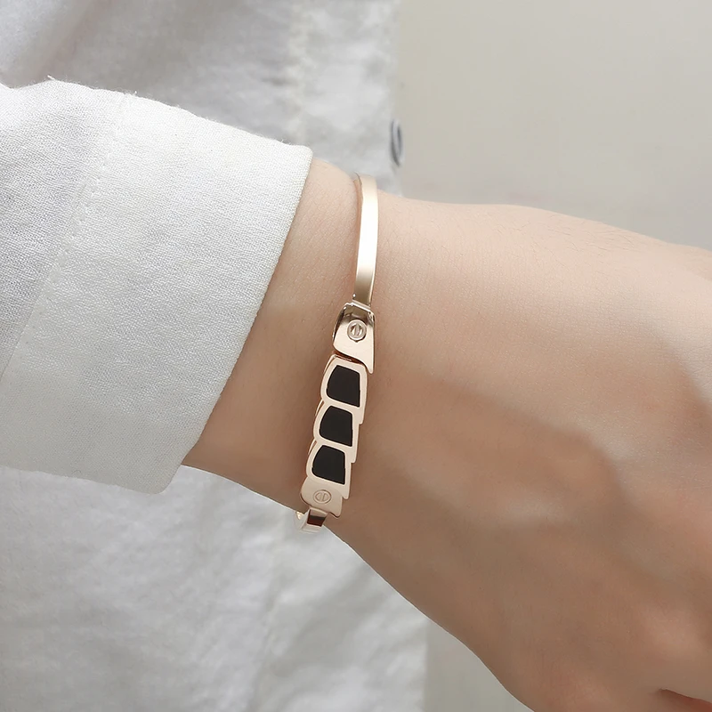 

New Arrival Hot Women 316 Stainless Steel Rose Gold White Black Shell Bracelet Spring Bangle Wedding Jewelry