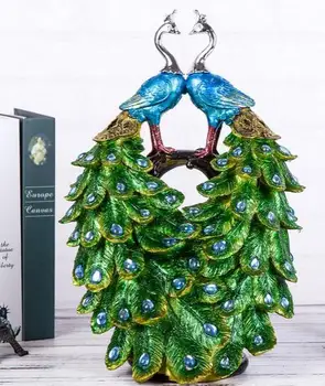 

European-style luxury vintage creative resin technology peacock TV cabinet set pieces of modern household decoration wedding