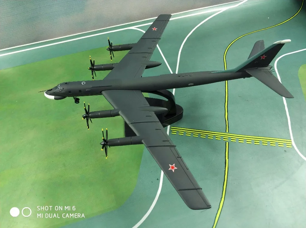 Бомбардировщик TU 95 из сплава 1:72 модели истребителей с высокой симуляцией металла