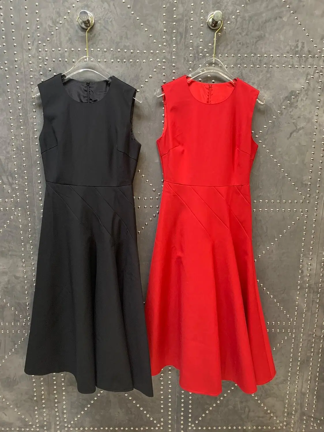 

2019 new ladies fashion sleeveless round neck solid color waist dress 0710