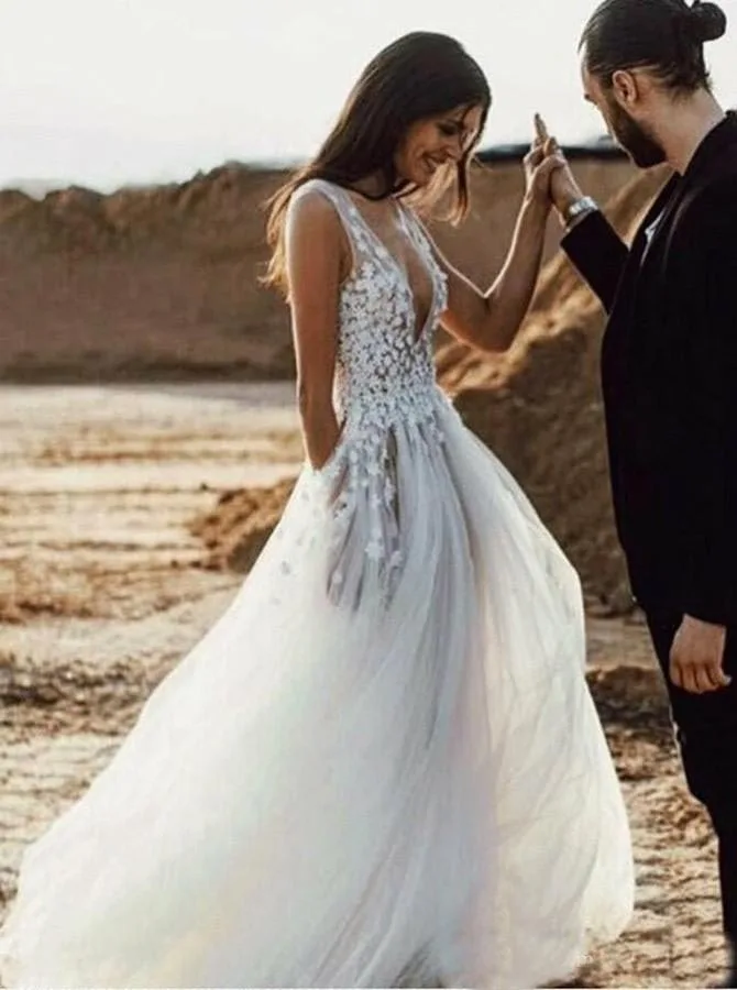 lace wedding dress for beach wedding