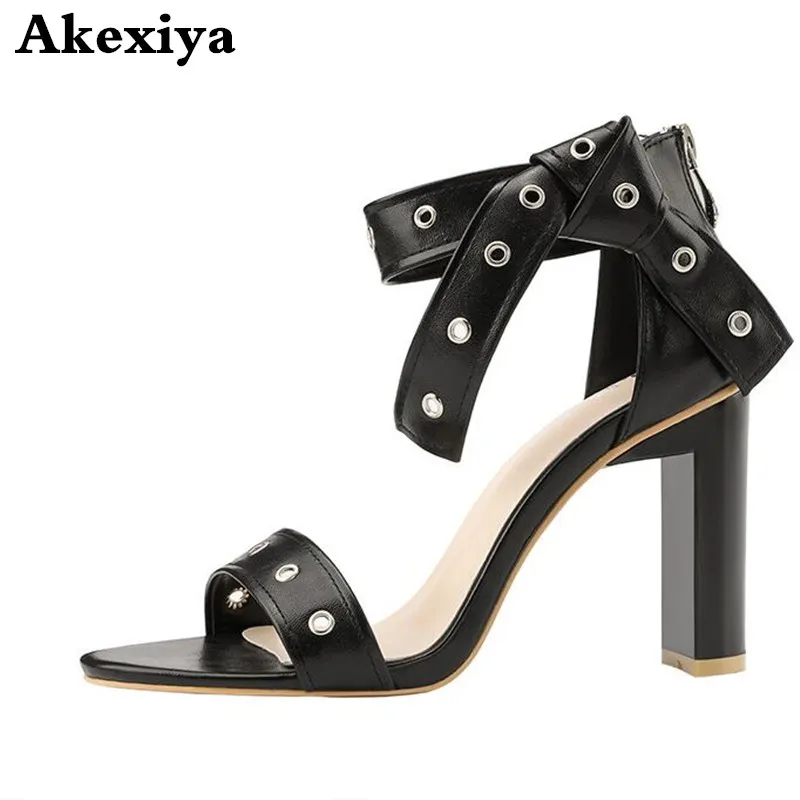 

2018 Newest Rivet Gladiator Sandals Woman Open Toe Bow Knot Buckle Strange High Heel Shoes Woman Fashion Leather Dress Shoes