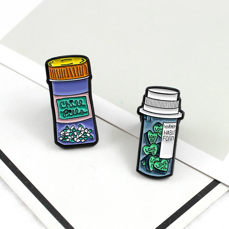 

Drift Bottle Brooch Cartoon Medicine Bottle CHILL PILL Heart Potion LOVE ME Juice Drink Enamel Pin Denim Shirt Badge Friend Gift