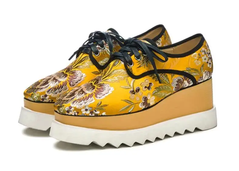 

Spring and Autumn Printed Retrospective Thick Bottom Increases Belt Slope Heel Female Shoe