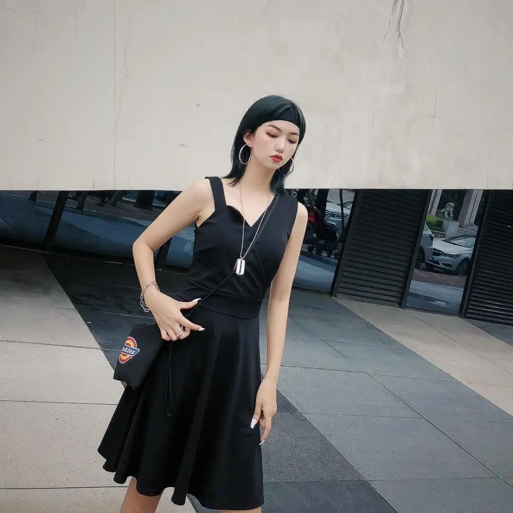 

Chaofan Little Black Dark Wind Sexy Mature Woman Sleeveless V-collar Back Zipper Long and Slender Dress