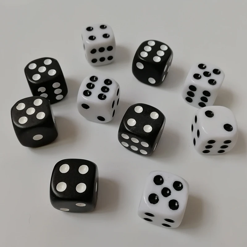 

New 5Pcs Portable dice set 16mm Black White Round Corner Dice 6 sides Dices Playing Table Games Party Family Drinking Dices