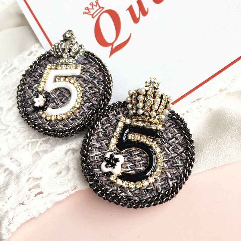 

clothes accessories letter five brooch pins jewelry for women