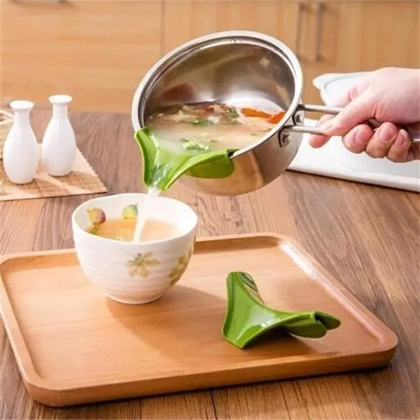 

Kitchen Funnel Tools Pots and Pans To Prevent Spills Circular Rim Deflector Liquid Silicone Funnel Accessorie