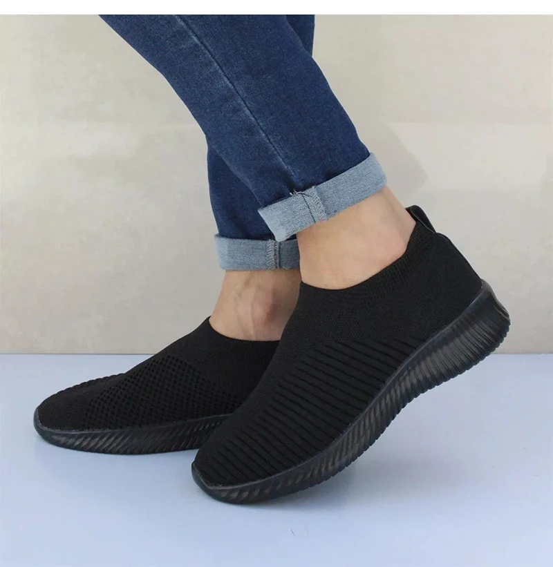 Women Walking Shoes Mesh Breathable Sports Shoes Plus Size 43 Ladies Socks Shoes Slip On Casual Women Sneakers zapatos de mujer