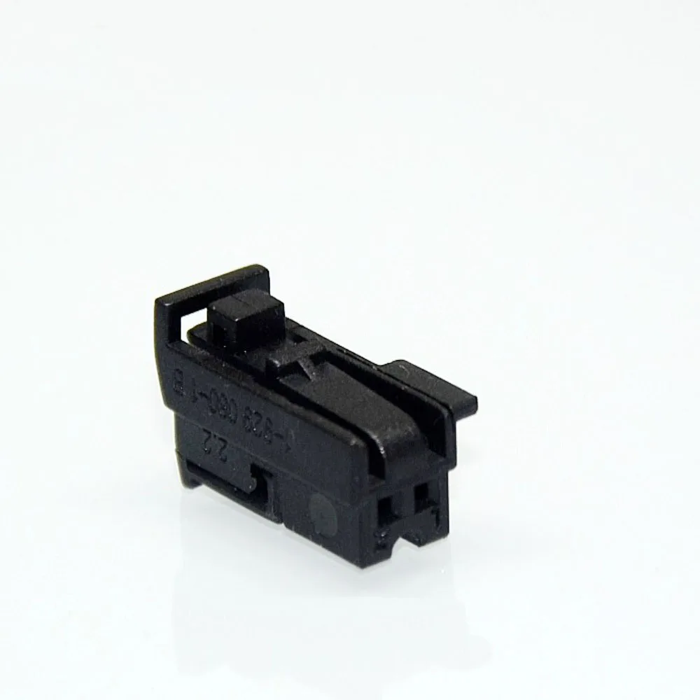  2/4/6 Pin/way female Keyless antenna plugDoor light/ambient light plug electrical connector for Mer