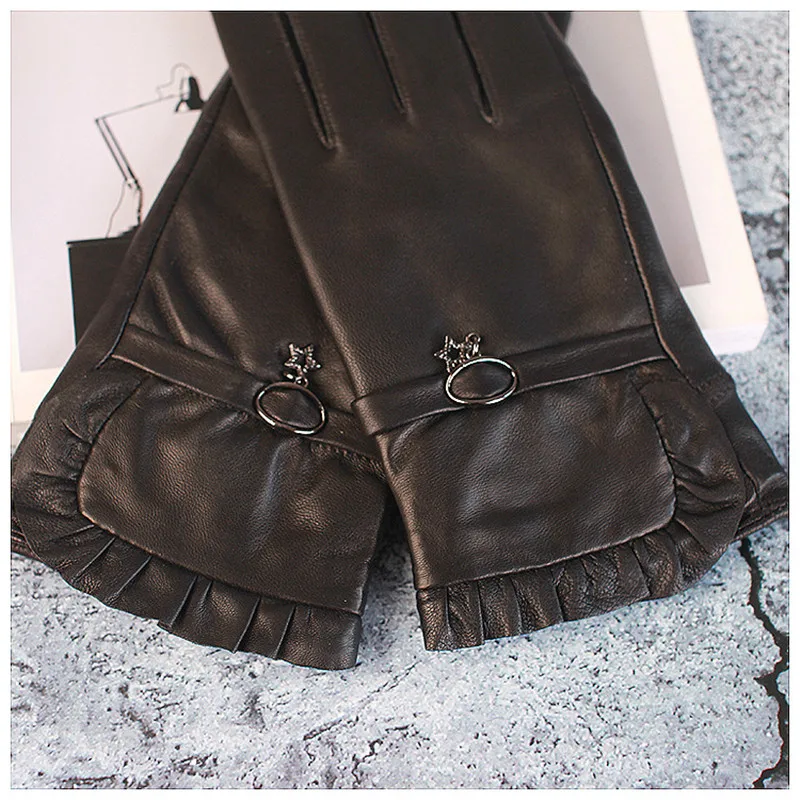Lambskin Gloves Ms. Genuine Leather Gloves Winter Plus Velvet Thicken Warm Korean Flouncing Round Buckle Strap WL06