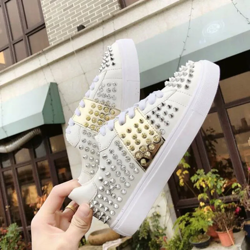 Women's casual shoes female 2019 new wild lace rivet flat bottom shoes Single shoes sneakers women flat shoes women Women's casual shoes female 2019 new wild lace rivet flat bottom shoes Single shoes sneakers women flat shoes women