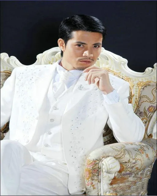 Newest-Embroidery-Groomsmen-Peak-Lapel-Groom-Tuxedos-Shiny-Grey-Men-Suits-Wedding-Prom-Best-Man-Blazer.jpg_640x640 (3)