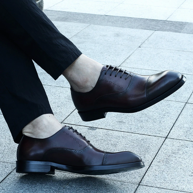 Mens formal shoes Genuine leather oxford shoes for men dressing wedding men's brogues office shoes lace up male men shoes 2020 Mens formal shoes Genuine leather oxford shoes for men dressing wedding men's brogues office shoes lace up male men shoes 2020