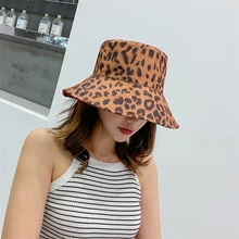 Модные Повседневное вождения, рыбной ловли Кепки Шапки Для женщин леопардовой расцветки для девочек личность Двусторонняя Применение шляпа-ведерко кепки Для женщин ботинки в рыбацком стиле Chapeus