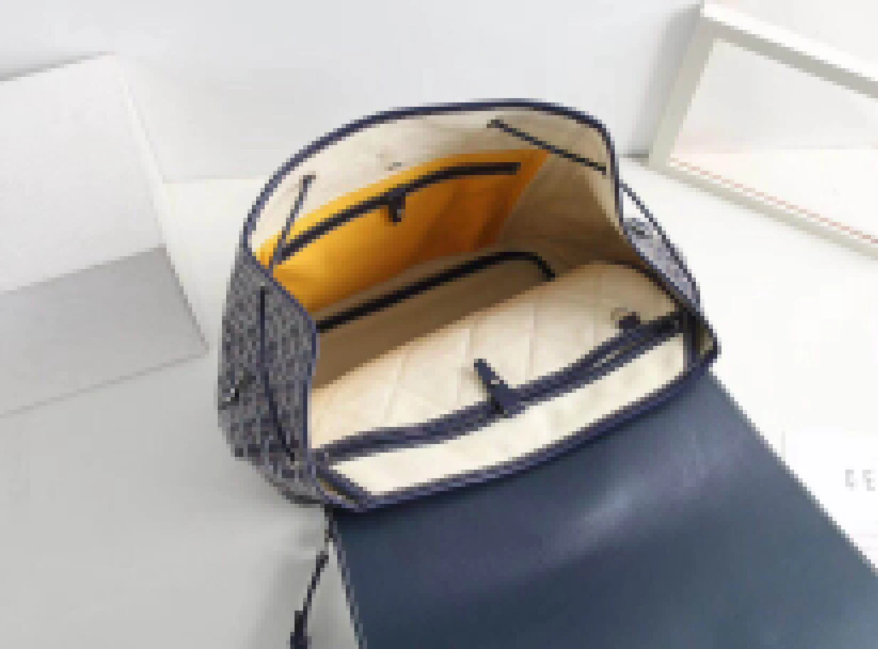 

Large-capacity backpack brand designer created high-quality leather backpack in 2019........