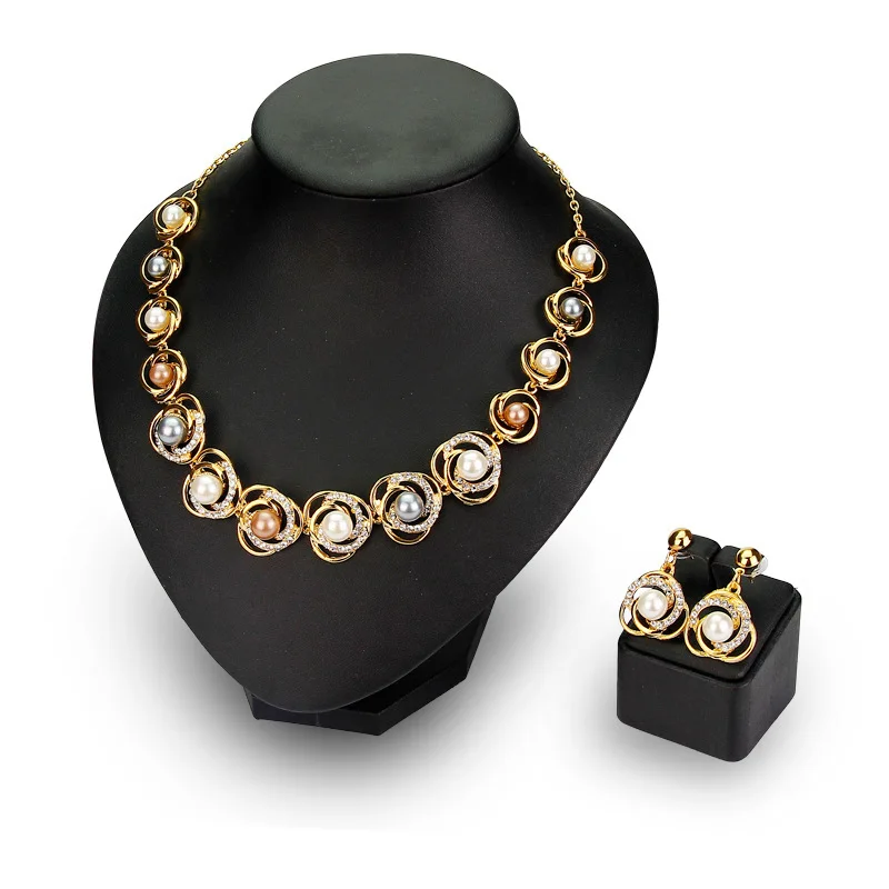 

Classic Multi Colored Pearl Beads Jewelry Sets Attractive Gold Color Crystal Flower Pendant Choker Necklace Sets For Mother Gift