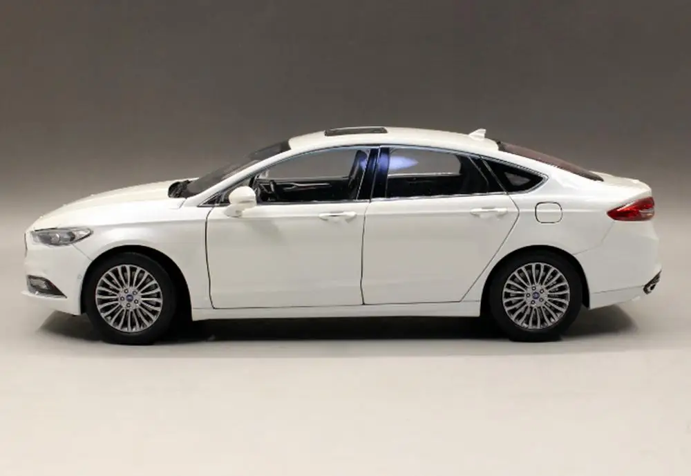 1/18 масштаб Ford Mondeo(Fusion) белый Литье под давлением модель автомобиля коллекция игрушек