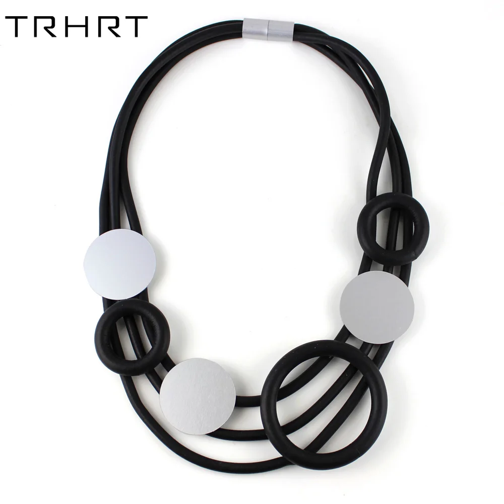 

2019 Popular Fashion Geometric Necklace Simple Pendant Aluminum Leather Circle Choke Bib Statement Necklace Personality Jewelry