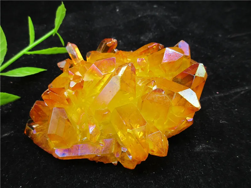 Топаз оранжевый. Пинфайр опал. Сапфир падпараджа оранж. Уральский огненный опал. Оранжевый драгоценный камень.