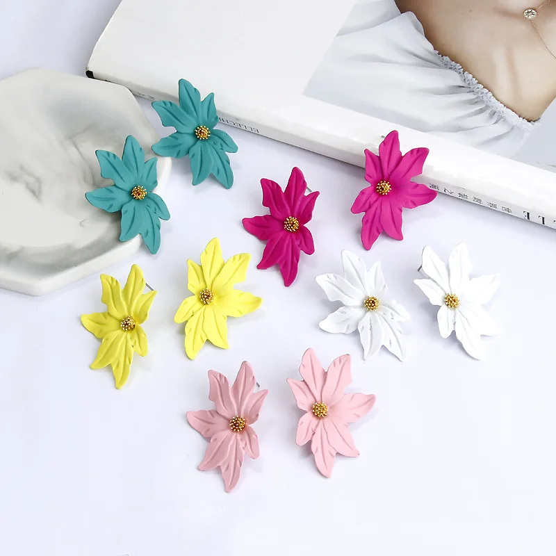 

2019 New Design Fashion Jewelry Elegant Big Flower Earrings Korean Plant Personality Stud Earrings for Women Girl Party Bijoux