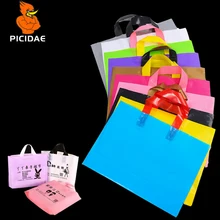Печать логотипа Подарочная одежда Косметическая Заказная пластиковая портативная ручная упаковочная сумка Глянцевая Повседневная коробка детская кукла обувной магазин шоппинг