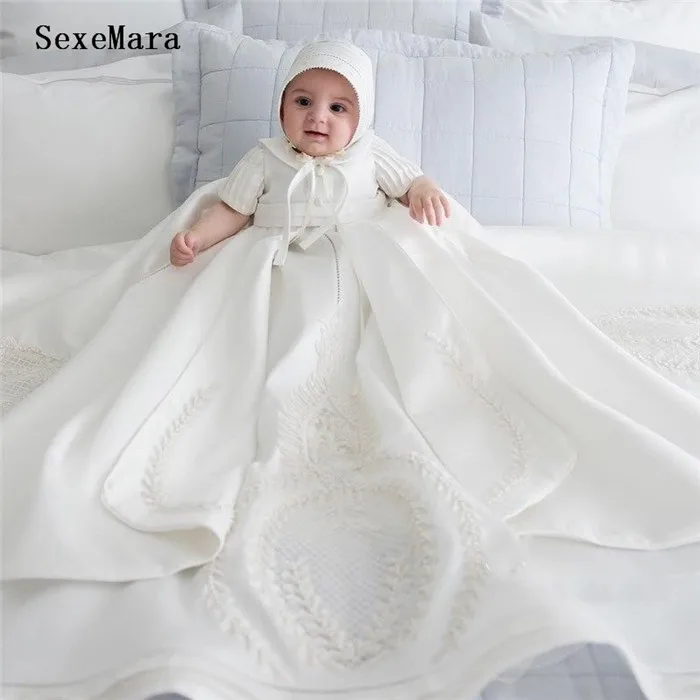 Рисунок 2 - Атласные платья для крещения новорожденных детей