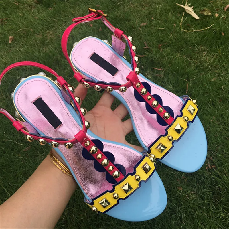 

19SS Gold Rivets Mixed Color T Strap Summer Sandals Buckle Strap Open Toe Pearls Soft Flats Flip-flops Slides Beach Woman Shoes