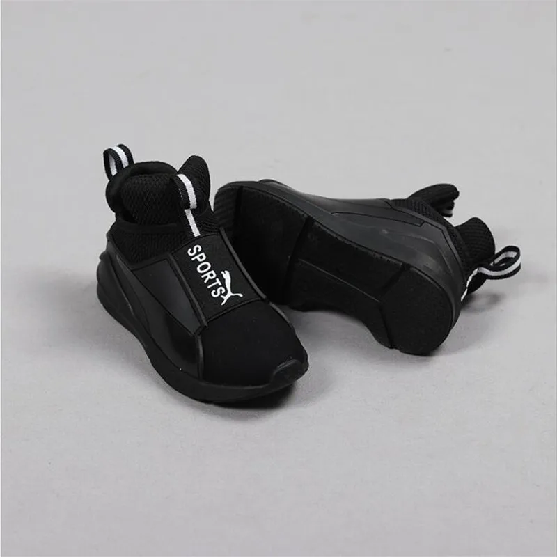 sports shoes black colour