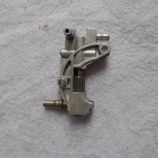 OIL PUMP WITH WORM ZENOAH G4500 5200 2