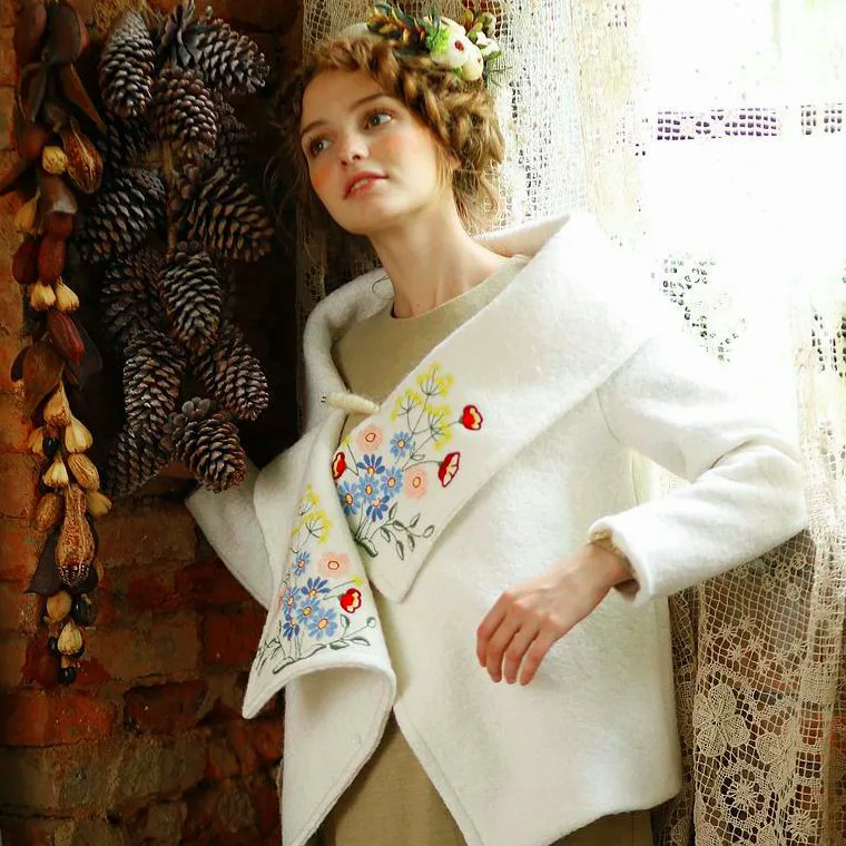

LYNETTE'S CHINOISERIE Autumn Winter Original Design Women Hyacinty Embroidered Tweed Asymmetrical Short Woolen Milk White Jacket