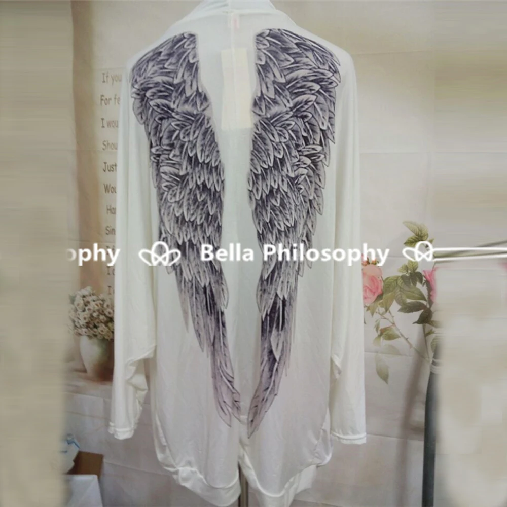 Женская пляжная рубашка Bella Philosophy белая с принтом крыльев и рукавами летучая мышь