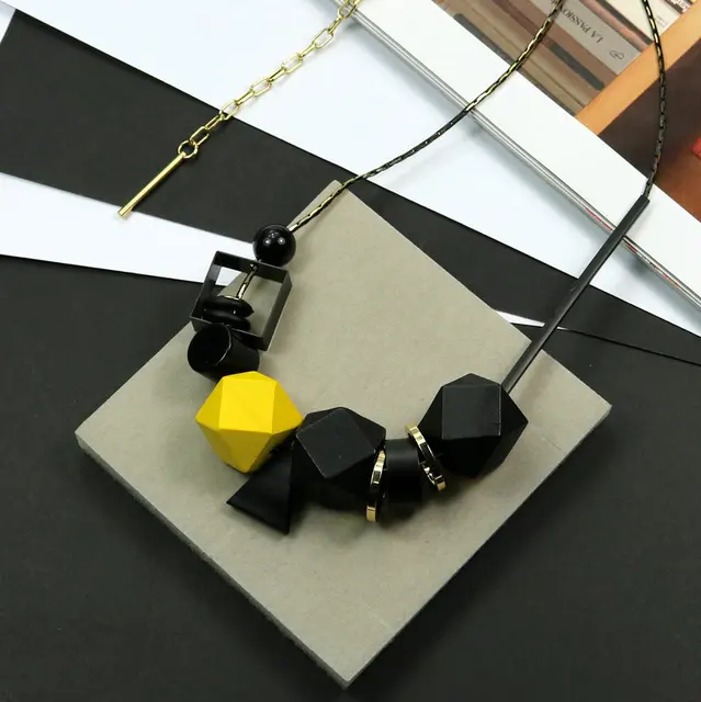 Cheap New Woman Necklaces Big Geometric Wood Beads Peadant Necklaces Color Blocking High Quality Fashion Jewelry Sweater Accessories 